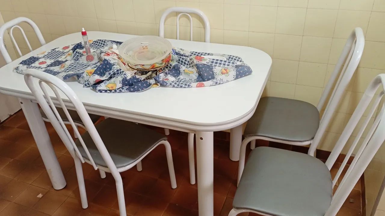 Mesa quatro cadeira