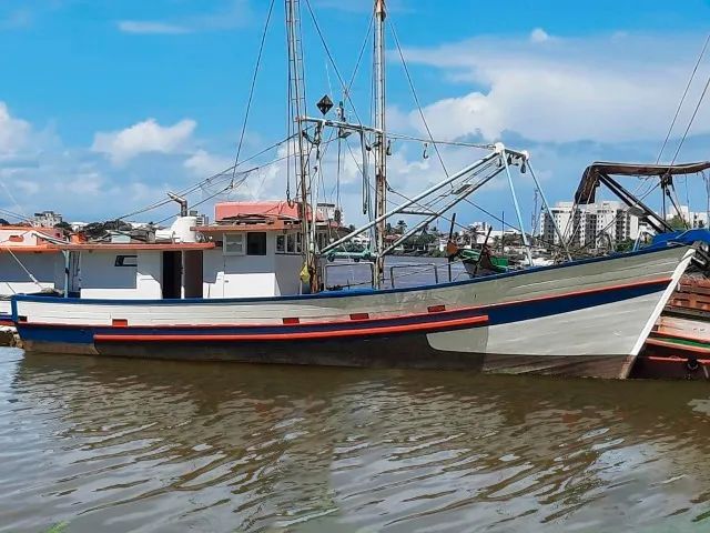Embarcação pesqueira 18m, Camarão e Peixe