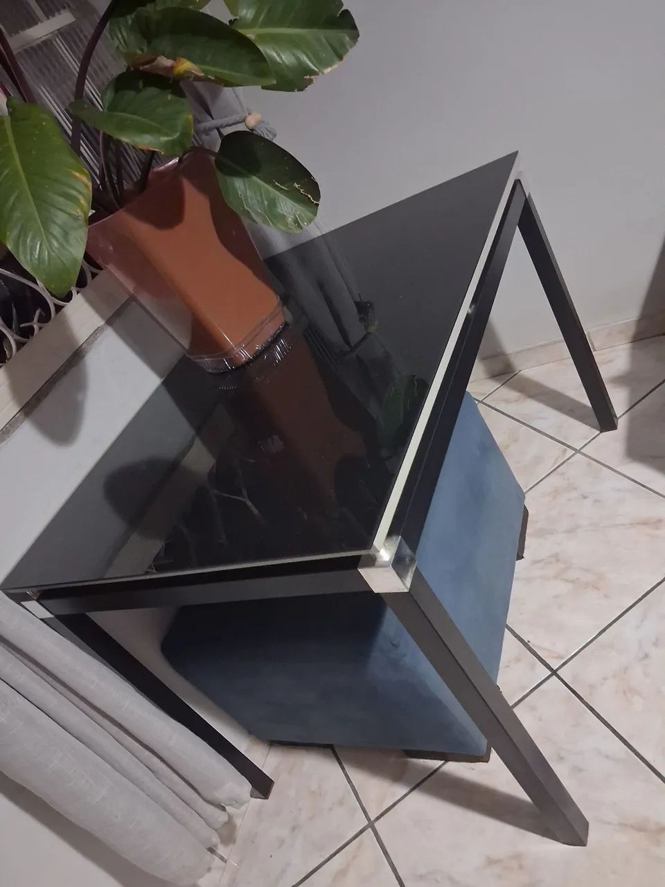 Mesa de vidro e metal preta  - Foto 3