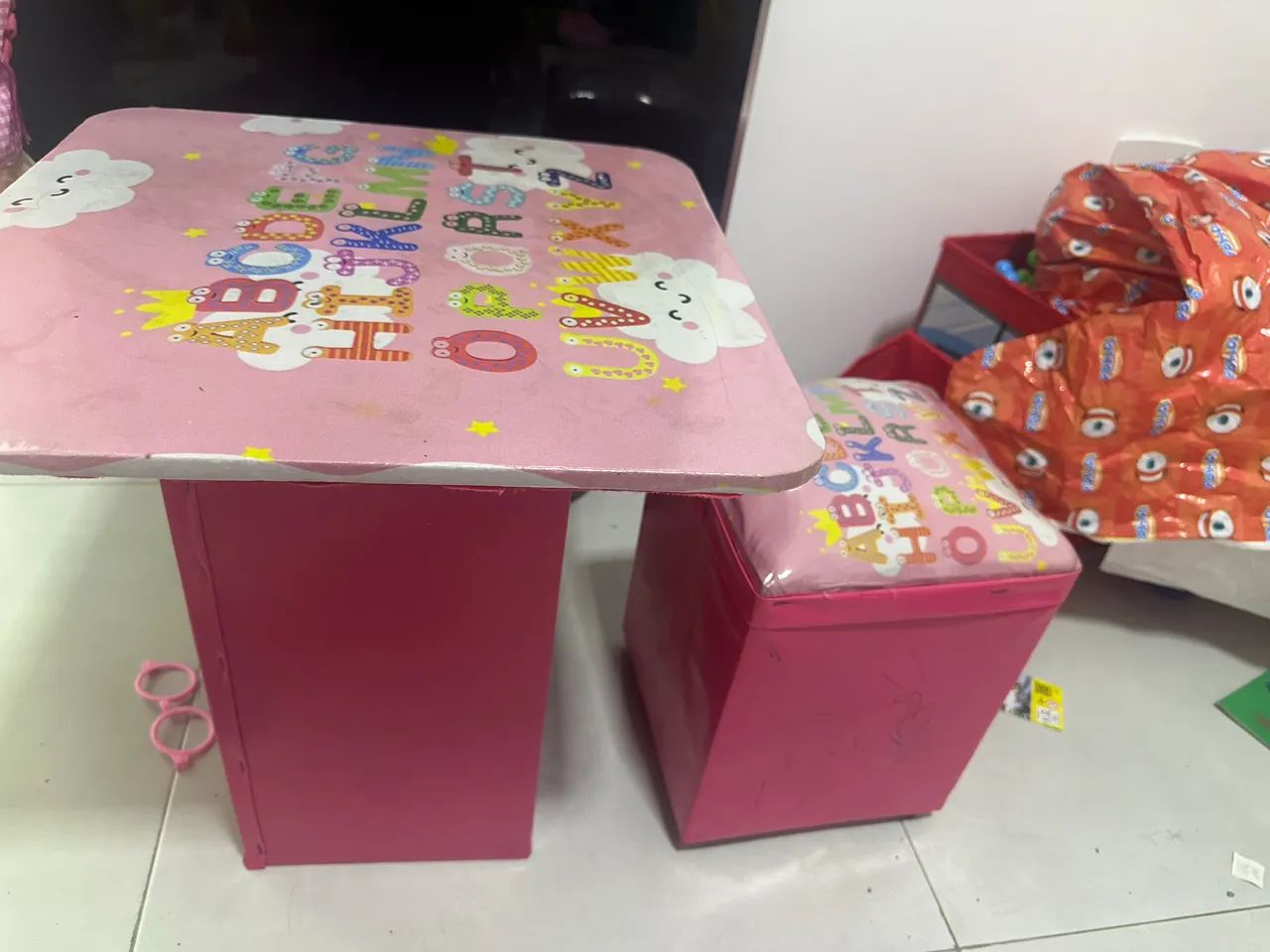 Vendo mesa e banco infantil - Foto 2