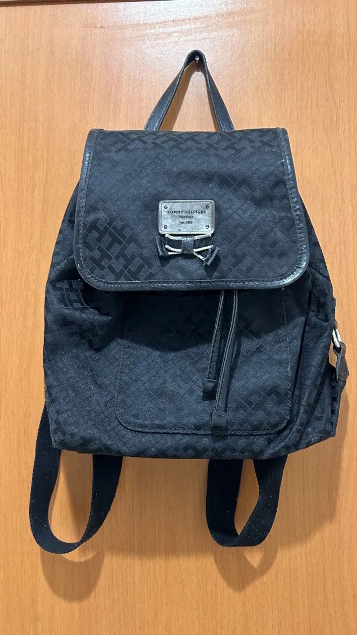 Bolsa mochilinha Tommy Hilfiger
