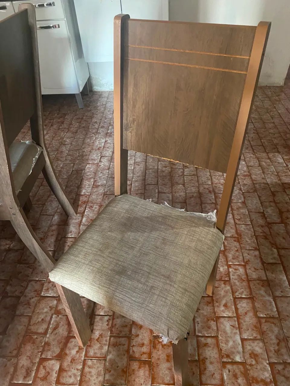 Vendo Mesa de jantar / com 4 lugares 650$ pra vender logo - Foto 5