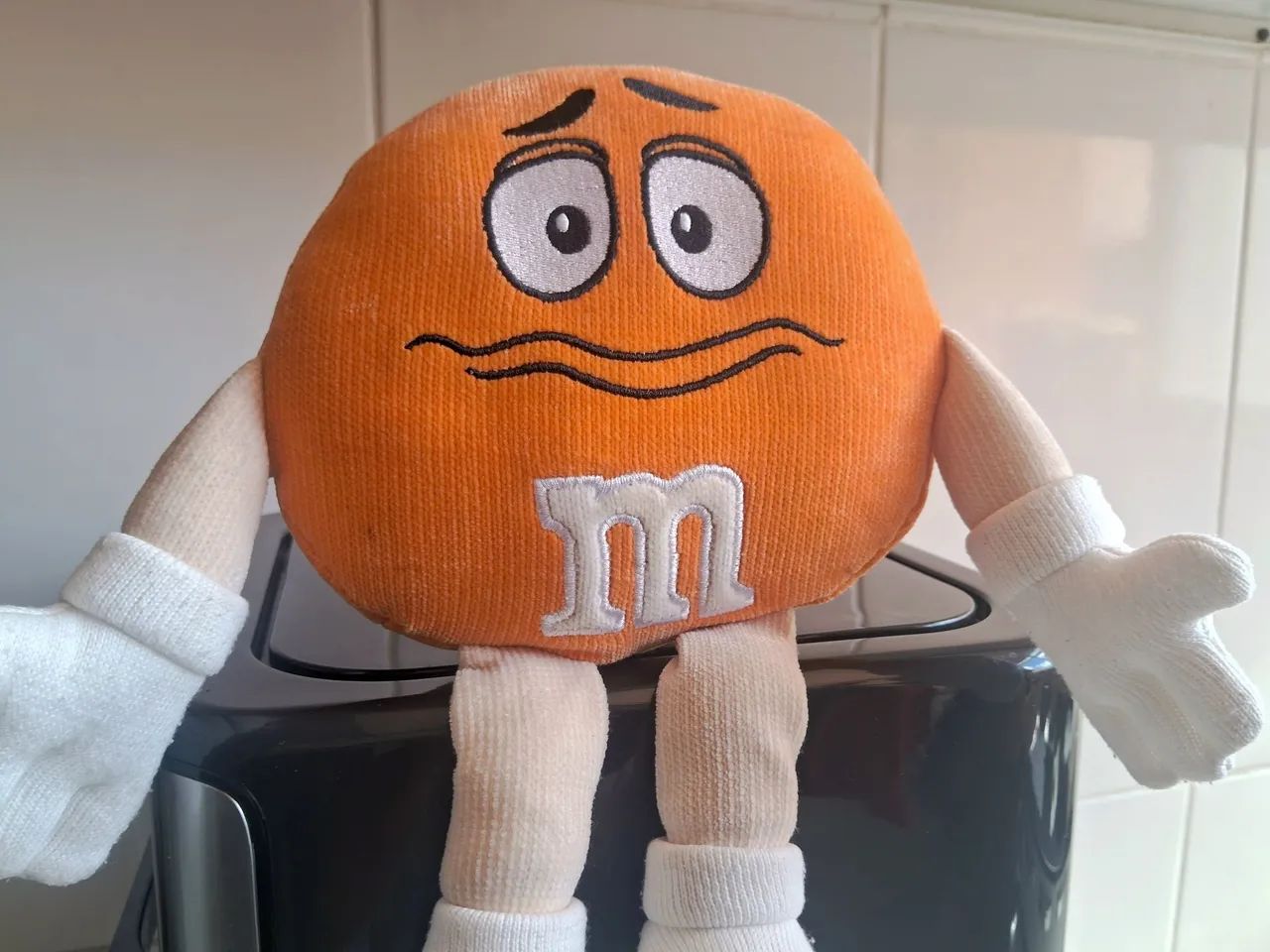 Pelúcia Crispy Laranja M & M's
