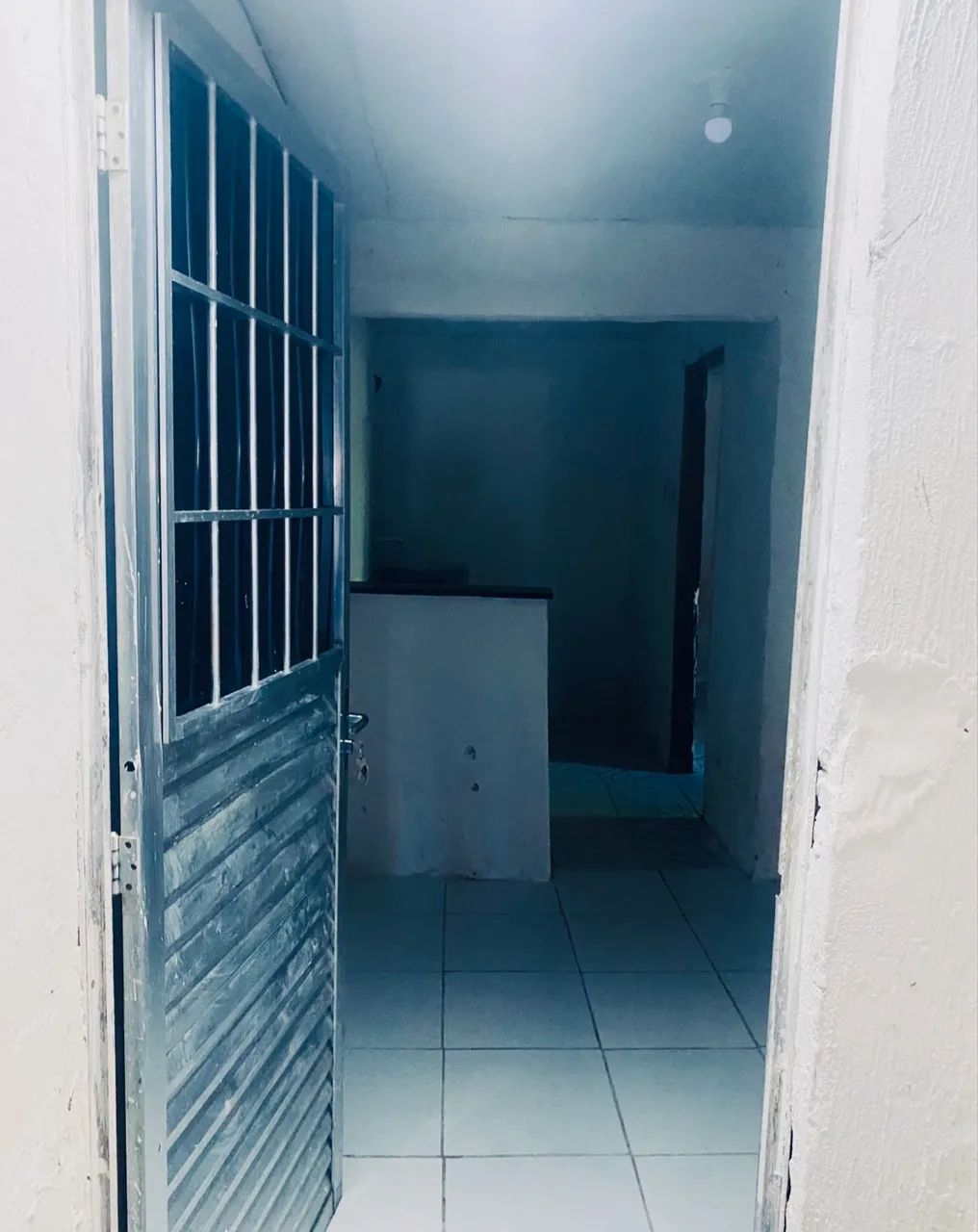 Casa à venda - 1 quarto, sala, cozinha e banheiro