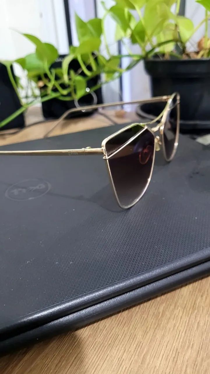 Vendo óculos da Dior feminino  - Foto 4