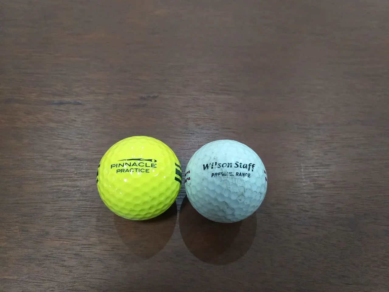 2 Bolas Golfe 1 Nova e 1 Usada  - Foto 2