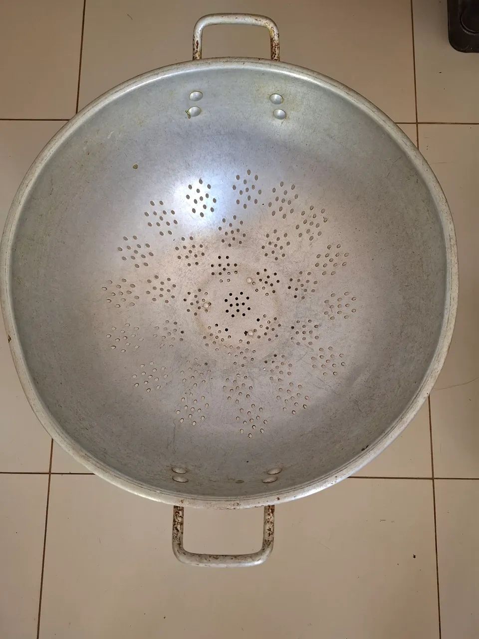 Escorredor de alumínio 45 cm de diâmetro (muito pouco uso)