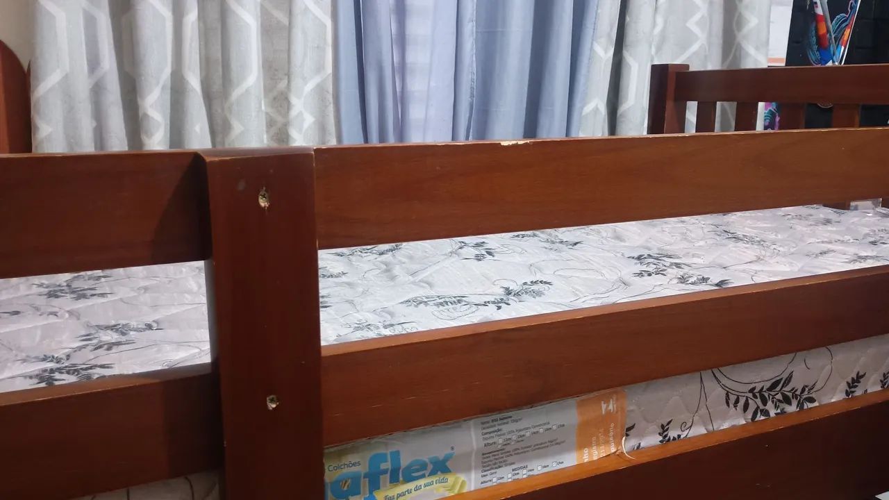 cama beliche madeira maciça+colchões  - Foto 3