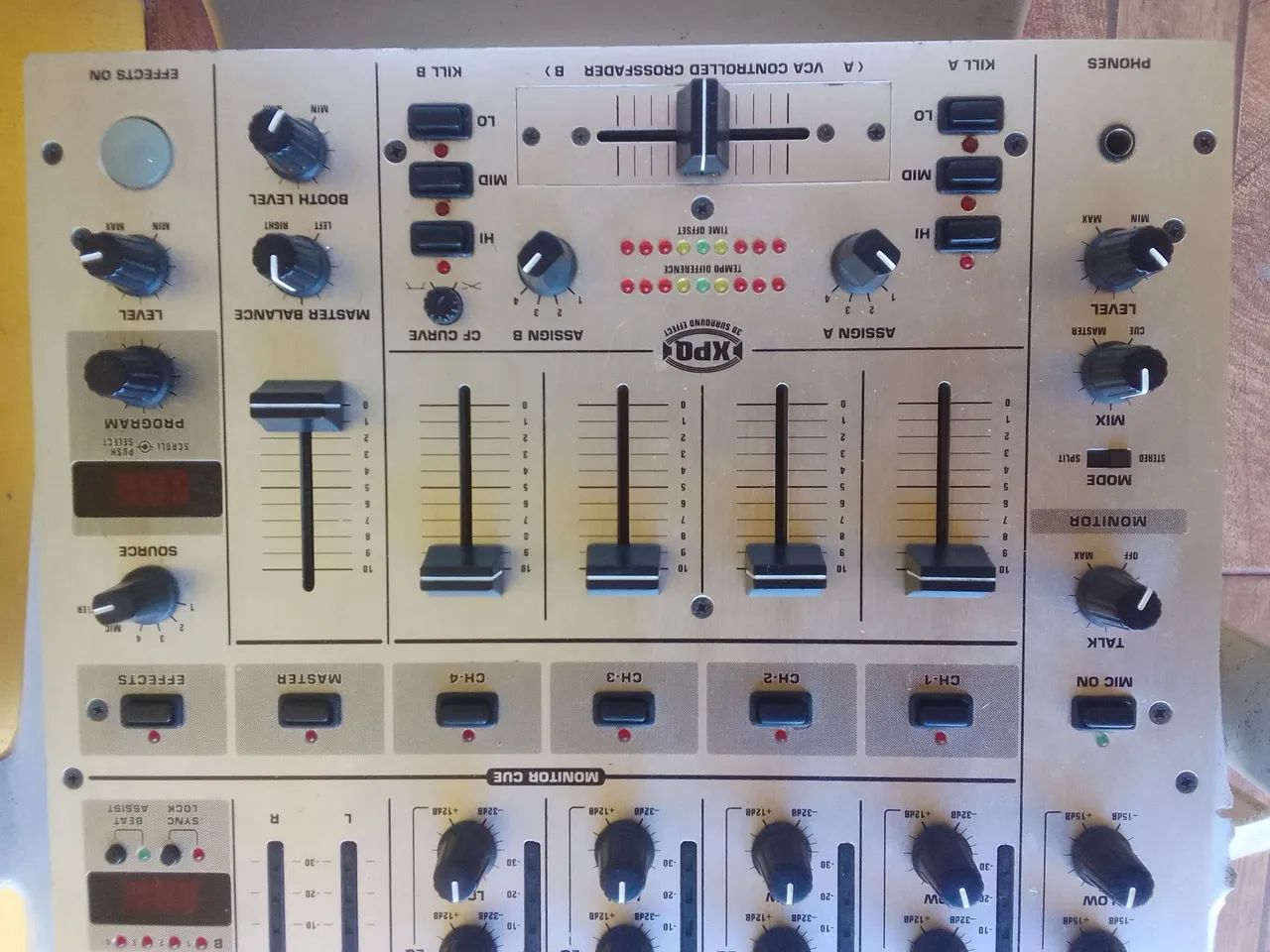 Mixer Behringer DJX 700 - Foto 5