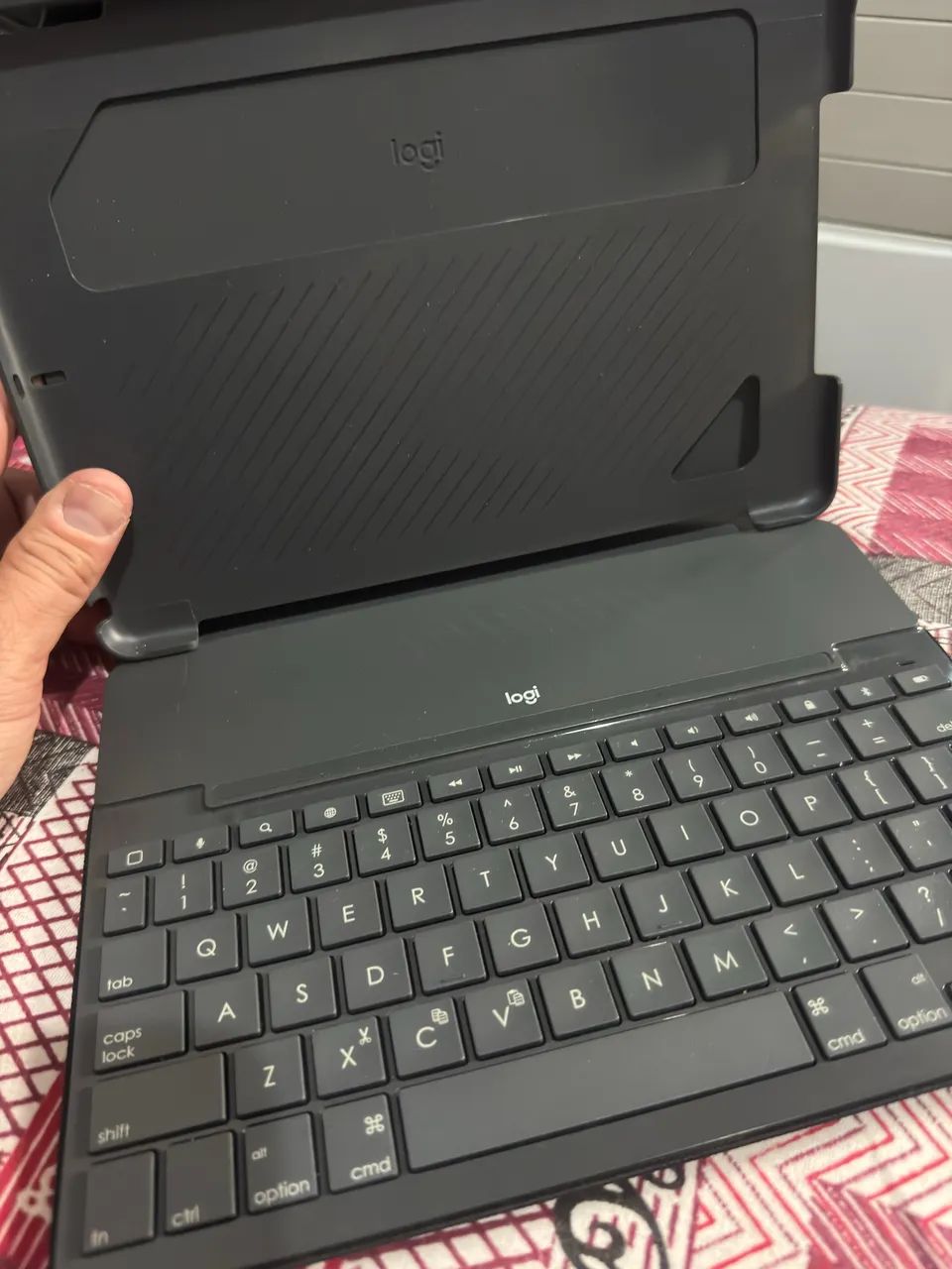 Capa teclado Slim Folio Logitech- Ipad 5,6 e 7 - Foto 3