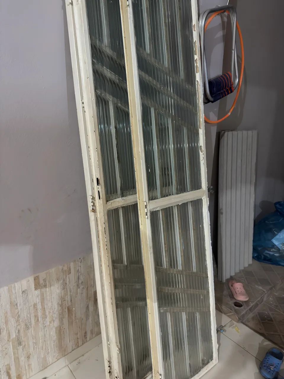 Porta de ferro com vidro428513886859448322