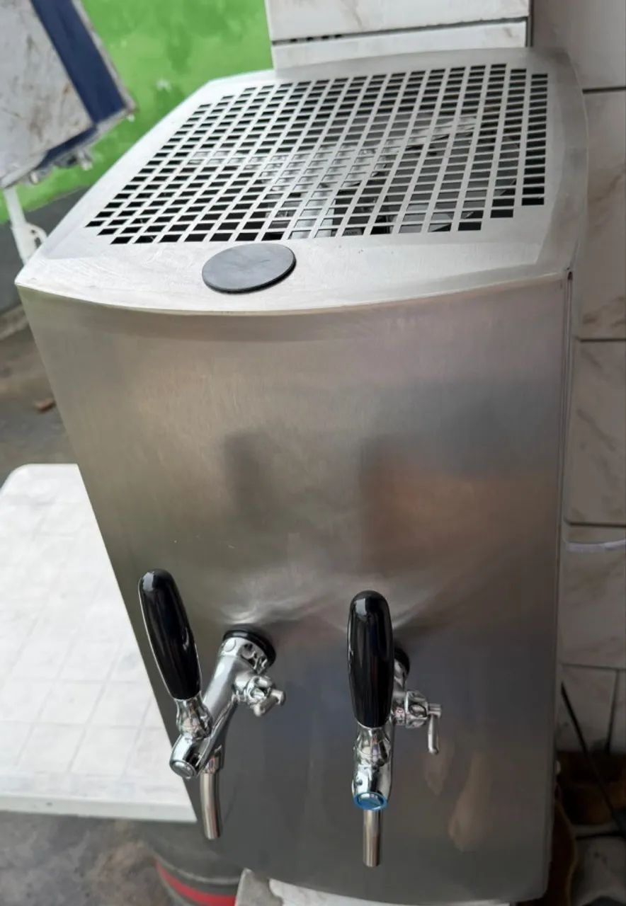 Vendo chopeira elétrica semi nova já vai com casco e cilindro  - Foto 4