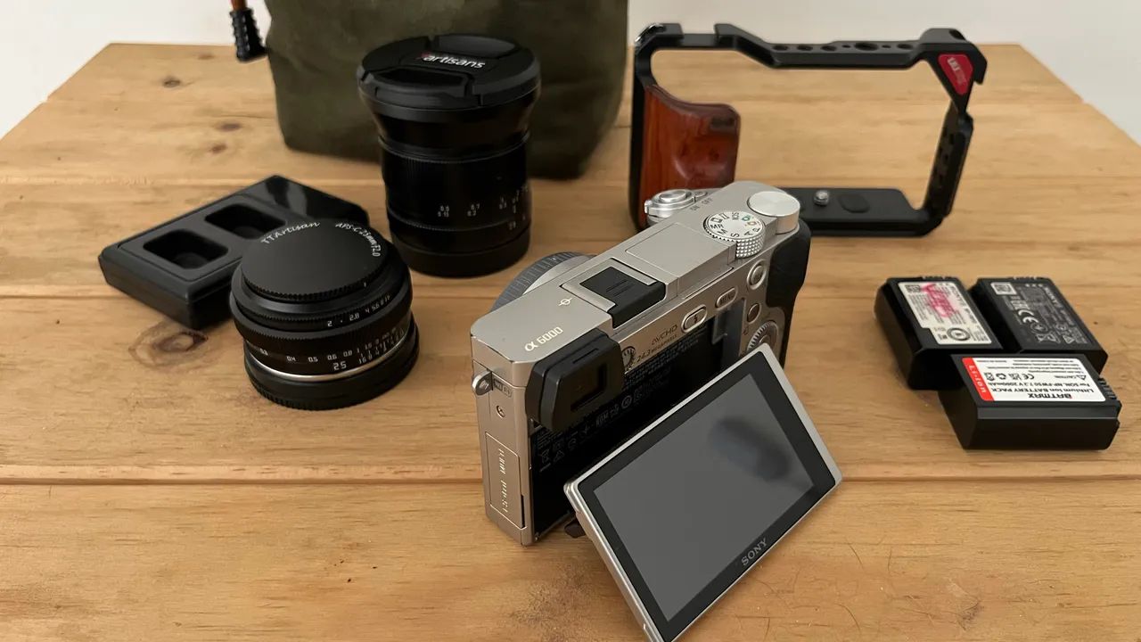 Sony Alpha A6000 com lentes e acessórios  - Foto 4