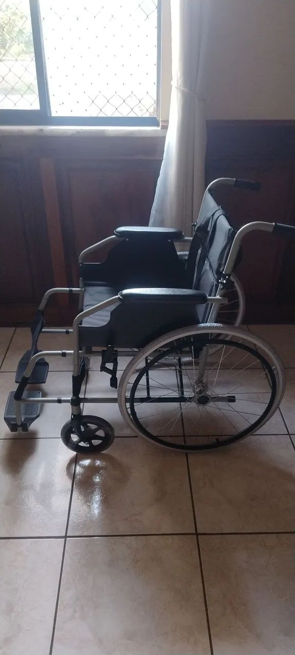 Cadeira de Rodas Nova - Foto 2