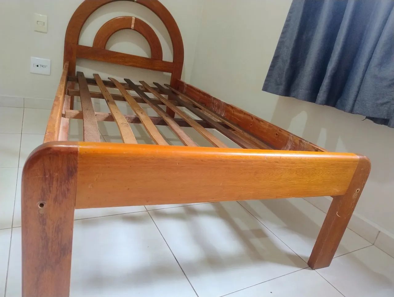 Cama madeira solteiro + colchão  - Foto 3