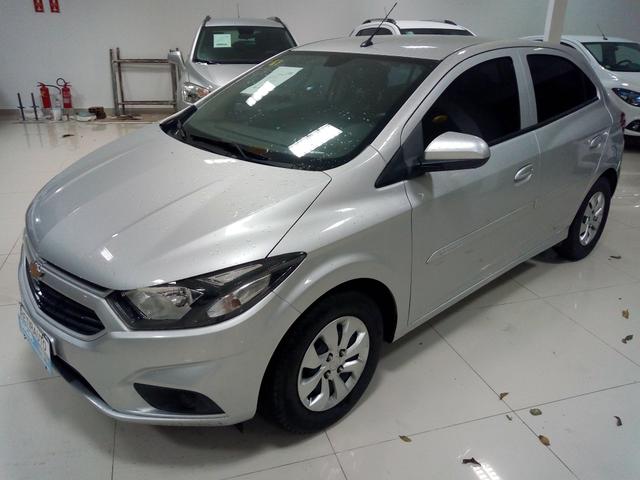Procurar Anderson - Onix lt 1.0 16/17 completo - prata so57.915km - confira -