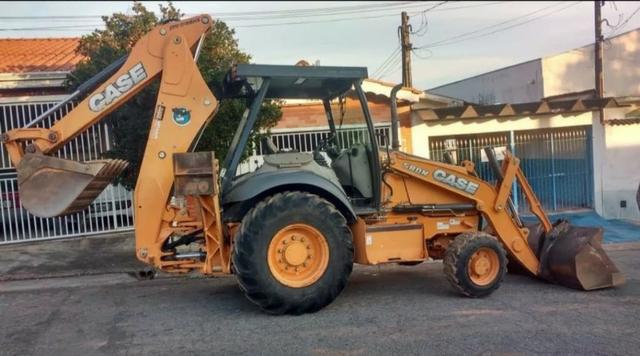 Retroescavadeira 580n 2012/Parcelado