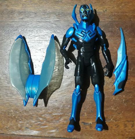 Boneco Besouro Azul da DC Universe Classics