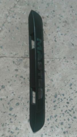 Moldura Iluminação Placa Traseira Master Renault Cód.:265120001R - Foto 2