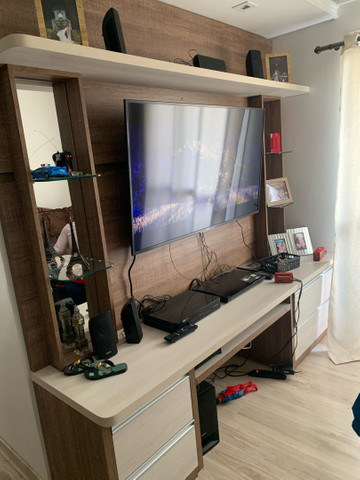 Painel rack de televisão com 4 gavetas
