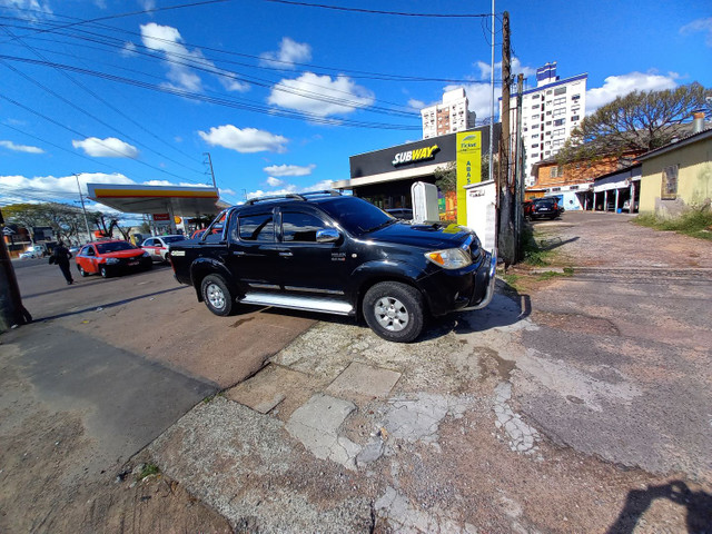 Hilux srv 3.0 automatica 4x4 2007 75.900 - Foto 9