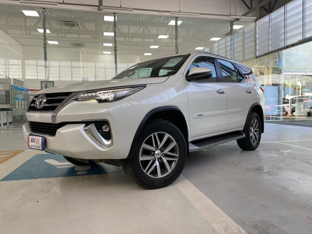 PROCURAR BRUNO SANTANA HILUX SW4 2.8 SRX 4X4 7 LUGARES INTERC. DIESEL AUT. 2019