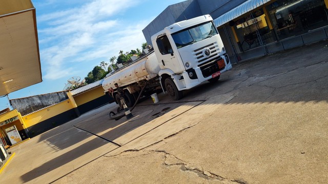 VENDE SE CAMINHÃO TANQUE  