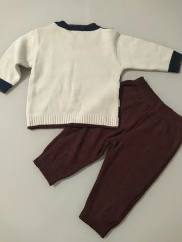 Suéter e calça jogger em tricô marca Noruega, tamanho P (0 a 3 meses) - Foto 2