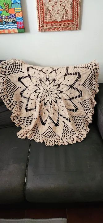 Centro de mesa redondo em crochê feito a mão,  linha bege