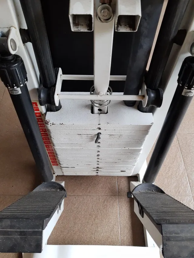 Squat Rack - unidade de agachamento com suporte para supino em aço 14kg –  Fitness Tech