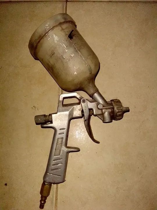 PISTOLA DE PINTURA COM CANECO