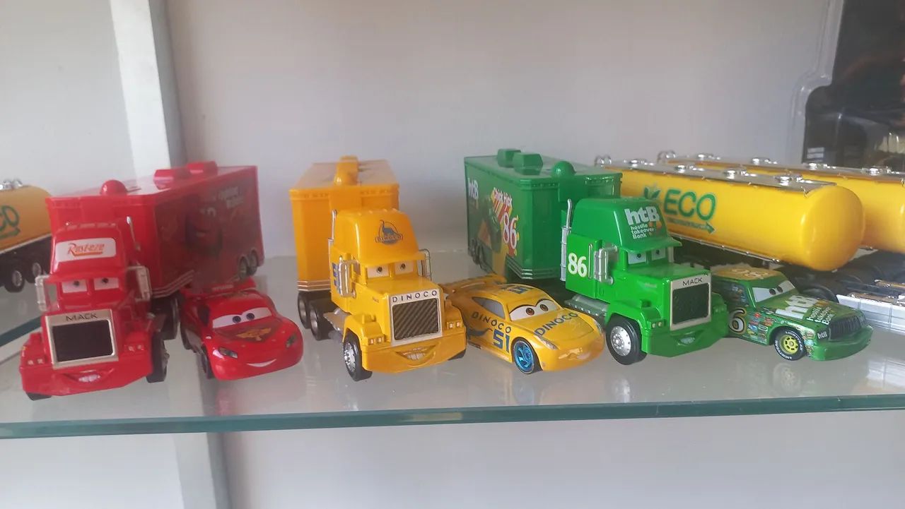 Carros Disney Pixar junto com a carreta, valor por cada conjunto