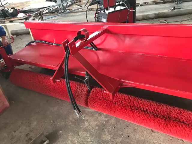 Juntador de café com vassoura