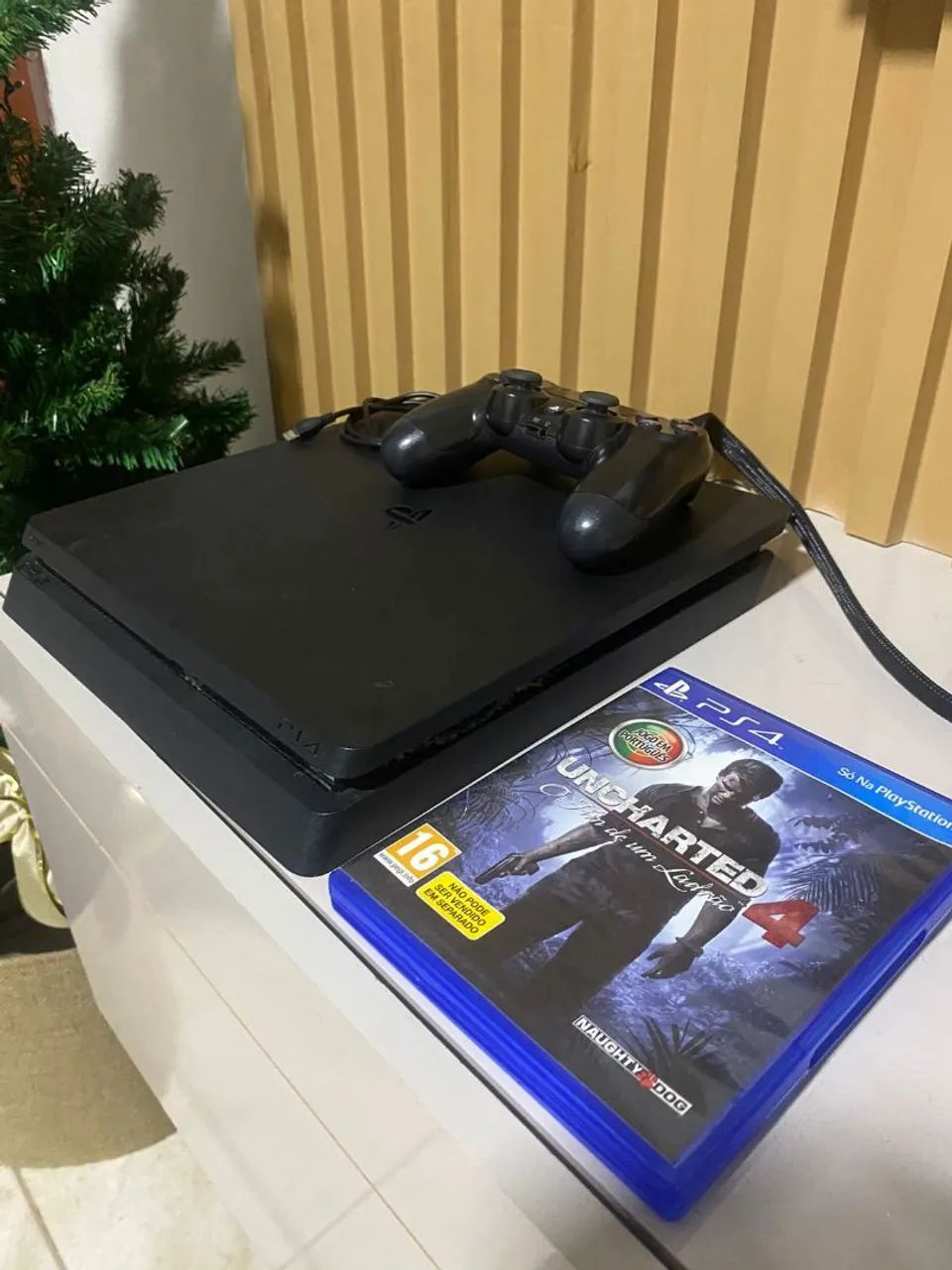 Playstation 4 com Uncharted 4