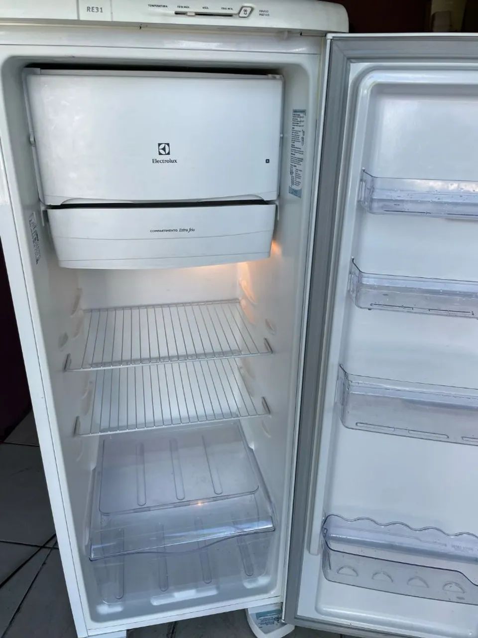 Geladeira Electrolux novinha impecável 220v posso entregar - Foto 6