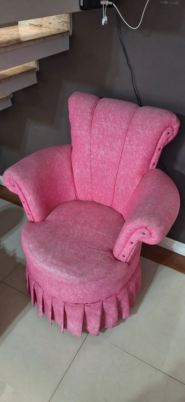 Poltrona estofada Rosa - Ótimo estado