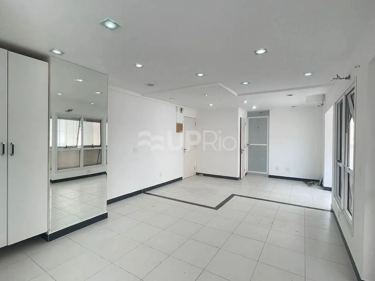Cobertura comercial com varanda no Downtown