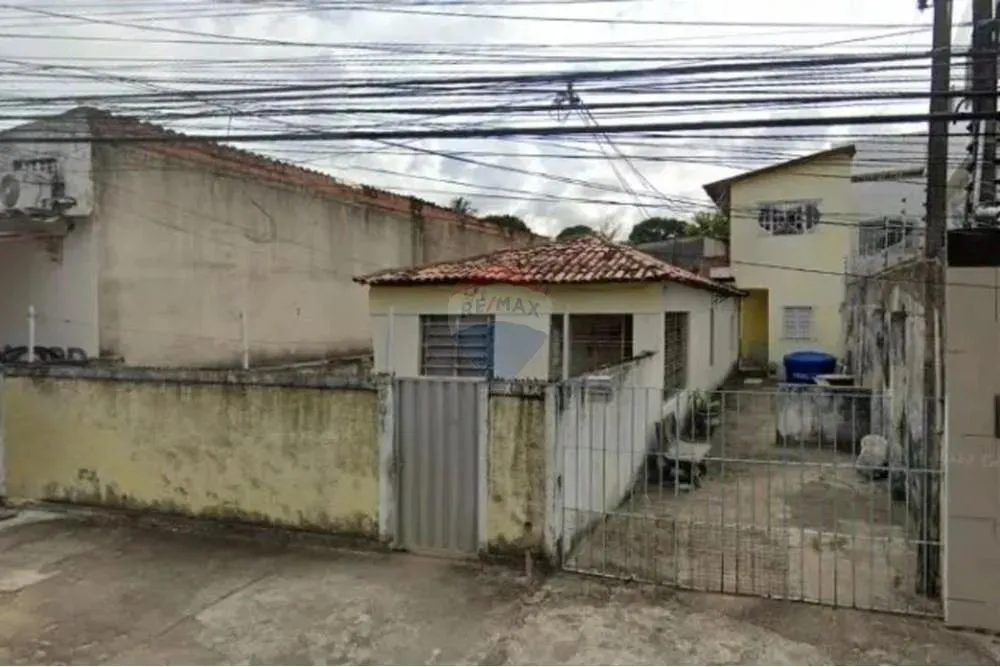 Uma excelente CASA com terreno , NASCENTE, uma casa pra quem quer viver bem. Não perca a c