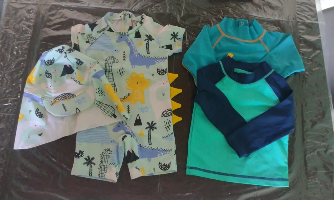 Conjunto de Praia Infantil Dino e 2 camisa Uv