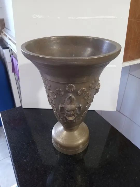 ESCULTURA DE BRONZE.