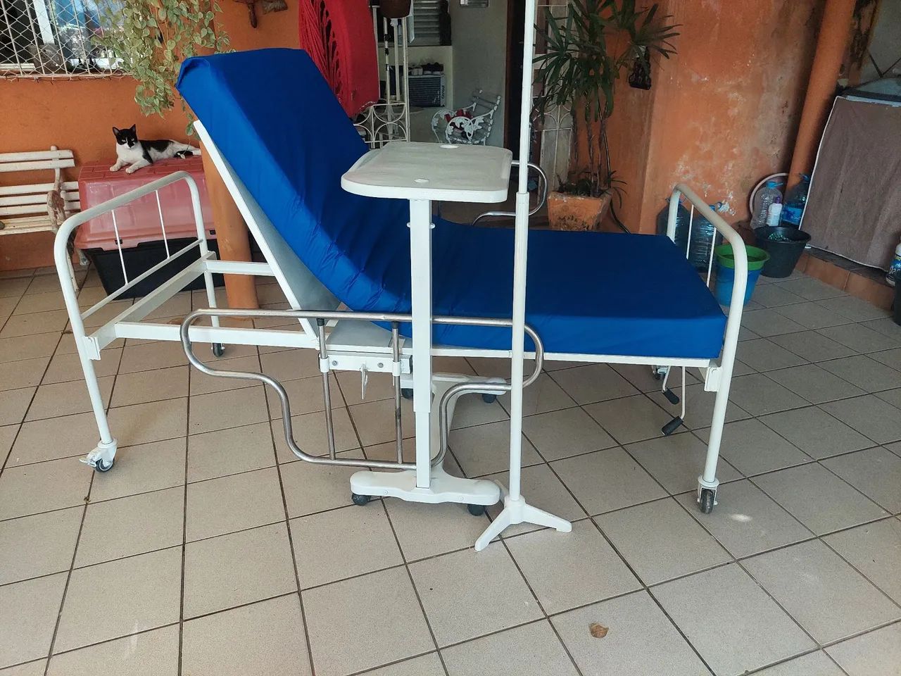 Cama hospitalar  azul  colchão.  - Foto 6