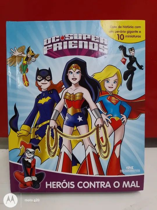 DC Super Friends - Heróis Contra o Mal - Livro de História com Miniaturas
