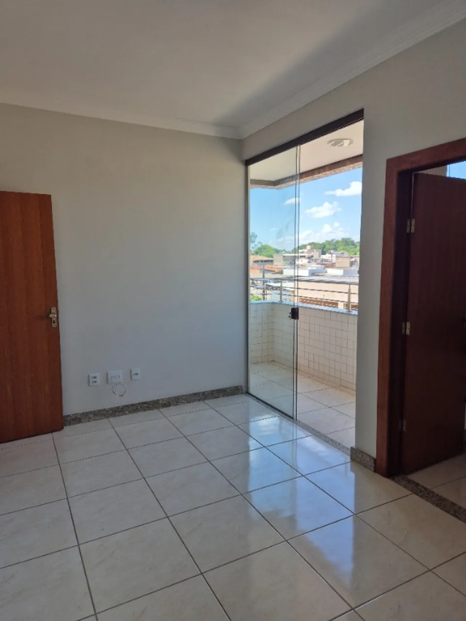 APARTAMENTO 3 QUARTOS, PRÉDIO COM ELEVADOR, BAIRRO AMARO LANARI- CORONEL FABRICIANO-MG.