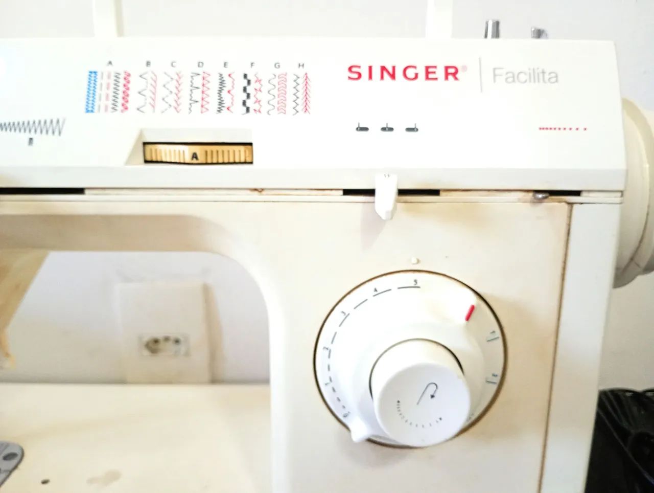Máquina de Costura Singer Facilita 2868 - Foto 3
