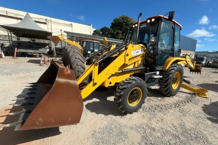 Retroescavadeira JCB 2018.