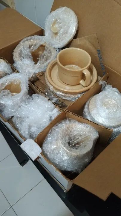 Jogo de Chá em cerâmica 9 peças na caixa.