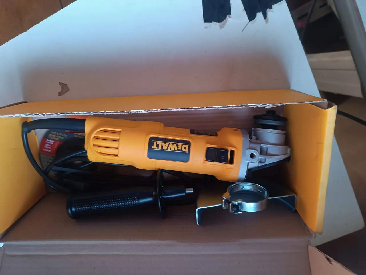 Esmerilhadeira Dewalt