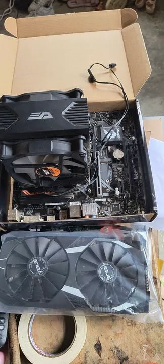 Kit placa mãe, memória ram, processador e placa de vídeo.