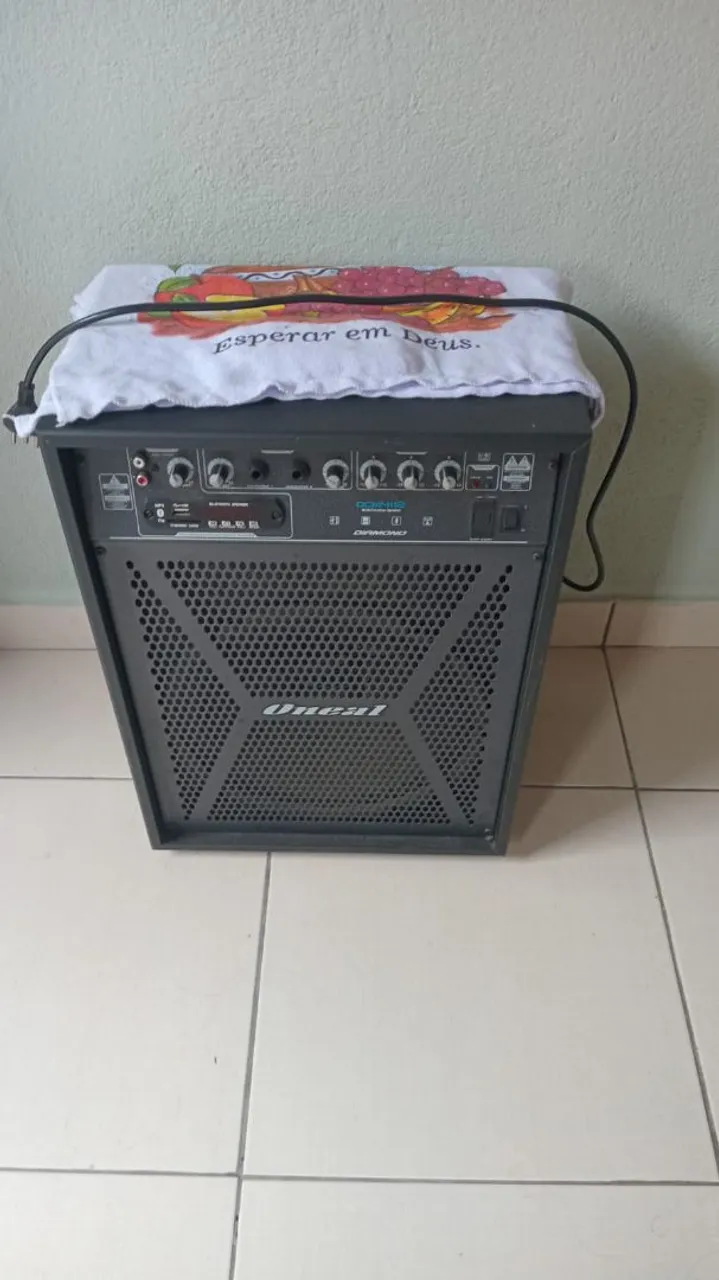 Caixa de som amplificada
