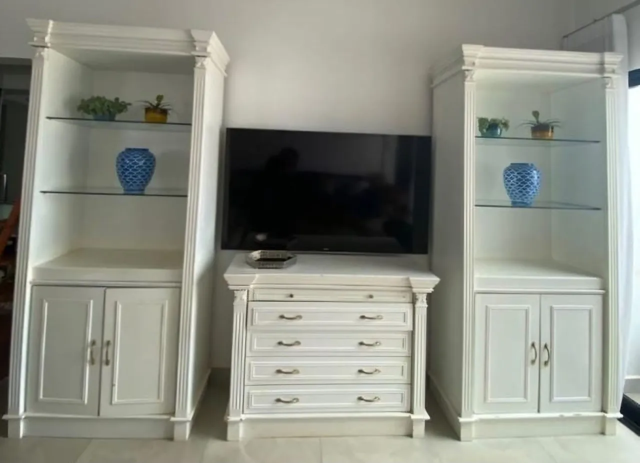 Conjunto de Estantes e Rack em Madeira Maciça para Sala